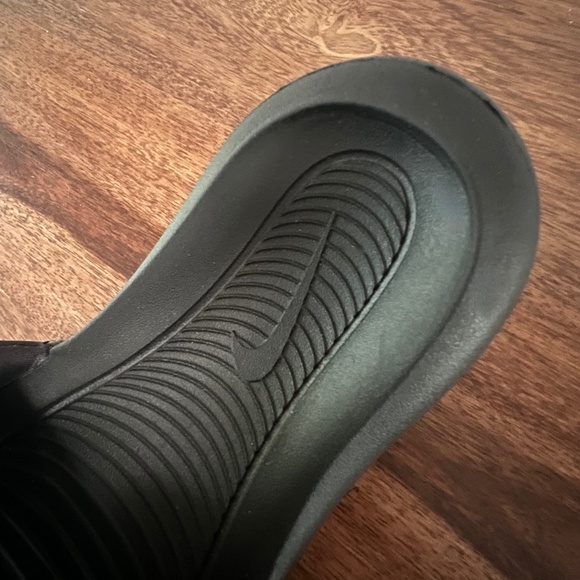 Nike Women's Victory One Slide Black with Black Logo Sz 11 (fits size 10) - Picture 11 of 11